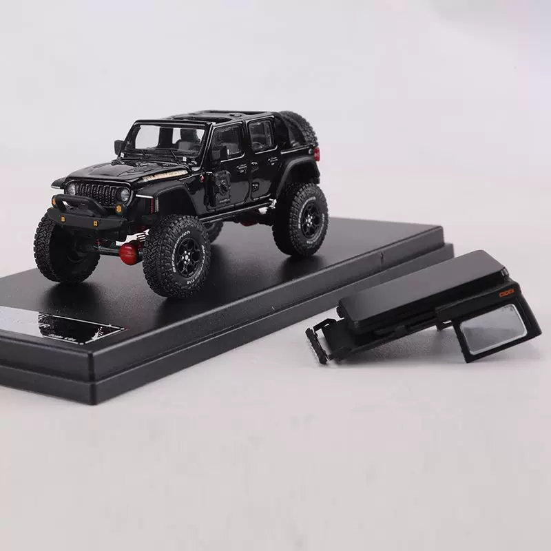 Модель внедорожного автомобиля Jeep масштаба 1:64