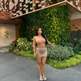 Двухцветные эластичные короткие брюки-кюлоты европейского и американского производства с низкой насыщенностью и металлизированным блеском по бокам, закрывающие бедра, с высокой талией 25,4