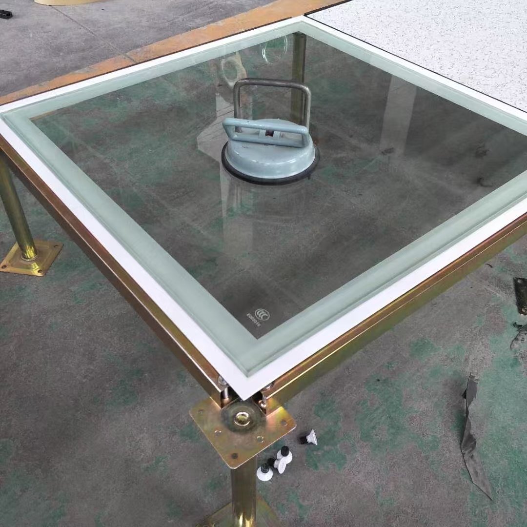 2026机房建设必备：钢化玻璃地板真的那么好吗？