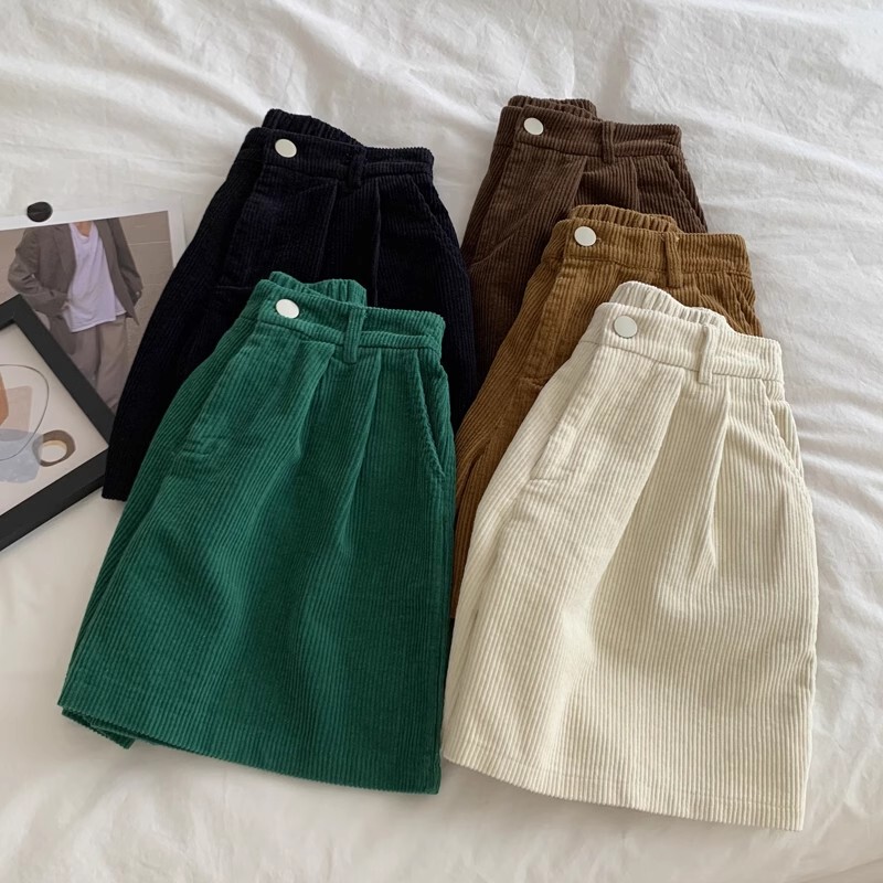 2025 Autumn/Winter New Vintage Corduroy Shorts for Women, High Waist, Slimming, Elastic Waist, Casual Wide-Leg Hot Pants for Outerwear, Trendy