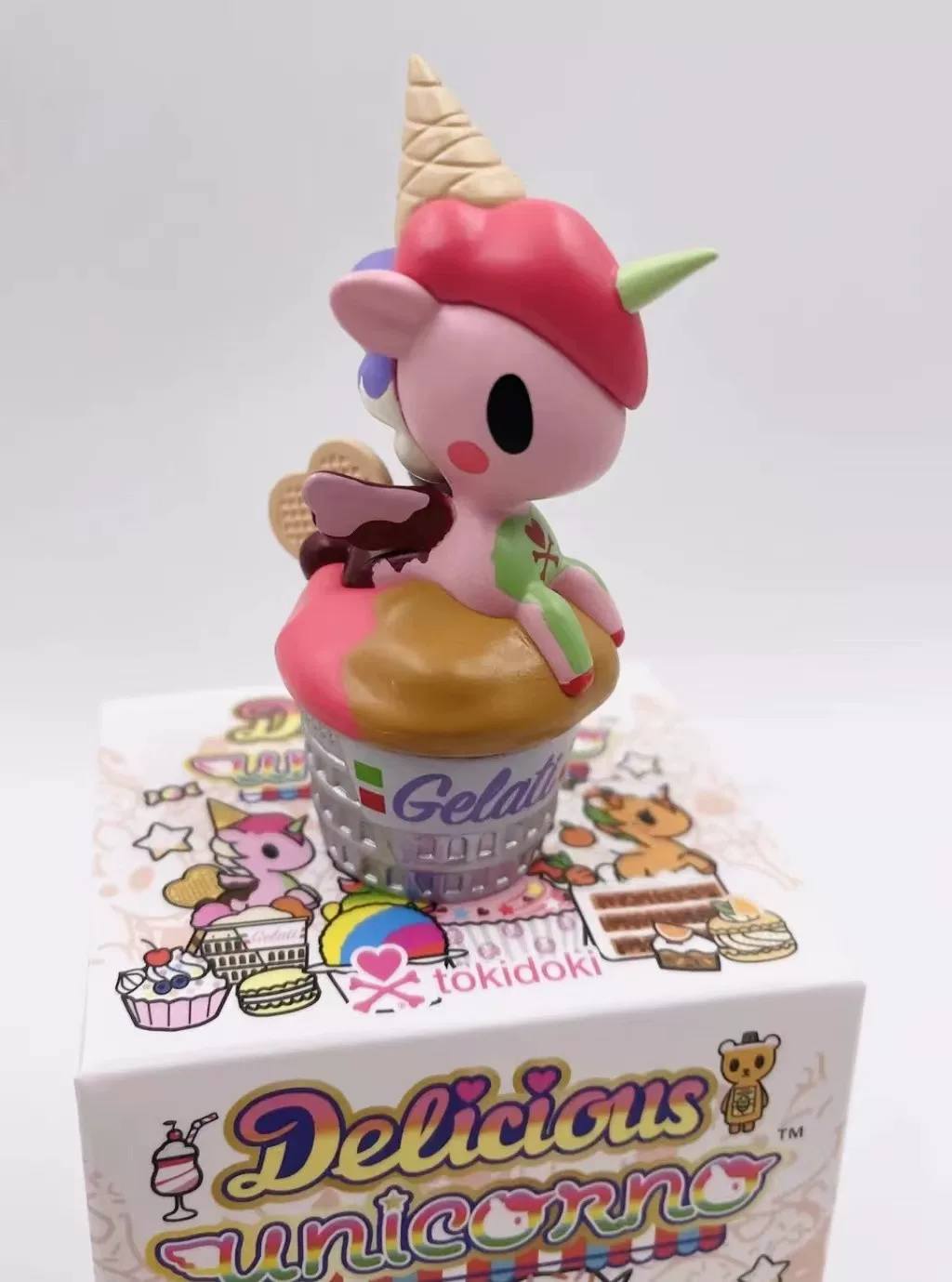 Коллекционная фигурка Tokidoki Delicious Unicorno в слепой коробке, десертная мини 6×6×3.5 см