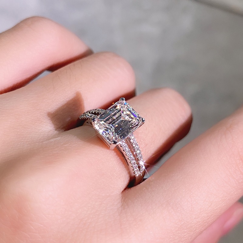 Grandmother - shaped micro - inlaid rectangular 18K platinum Mosang diamond ring with a 345 - carat ring woman