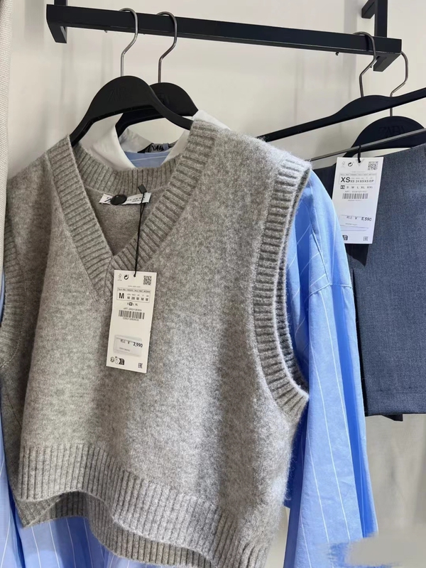 College Style Korean V-Neck Layered Knitted Vest for Women, Autumn and Winter Outerwear, Layered Sleeveless Sweater Vest Top
