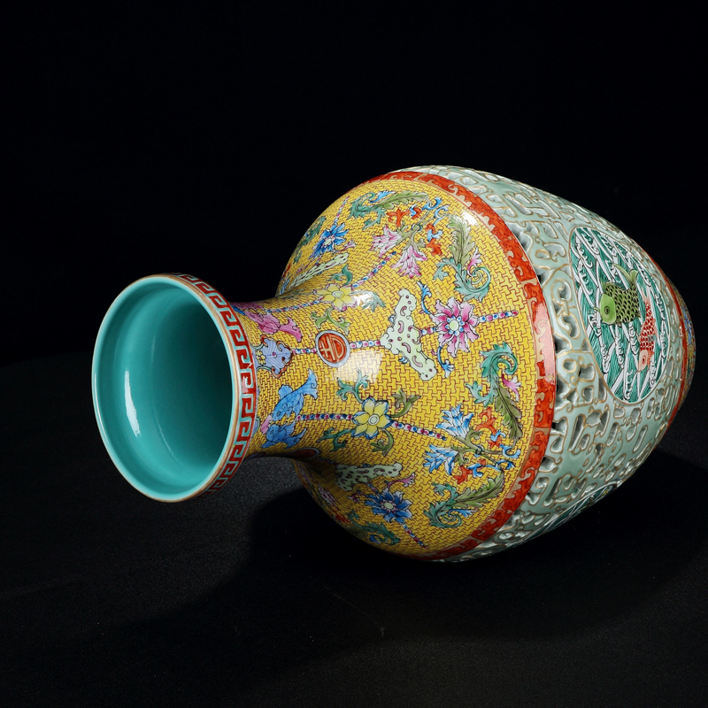 Hand - made antique vase jingdezhen ceramic bottle imitation the qing qianlong study small vase sitting room adornment hollow out the decoration