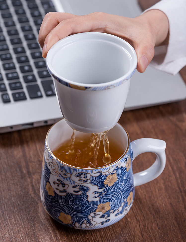 Colored enamel personal special cups with cover filtration separation ceramic masters cup cup tea tea tea gifts