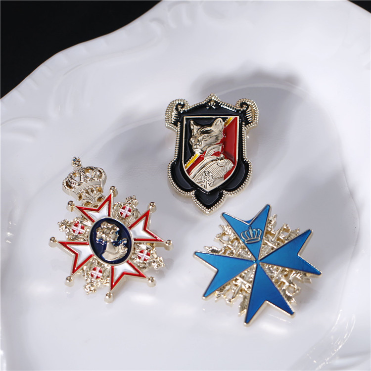 Huy hiệu kim loại mới Vintage British Wind Crown Pin Color Shield Medal Denim Jacket Ba lô cài áo chanel