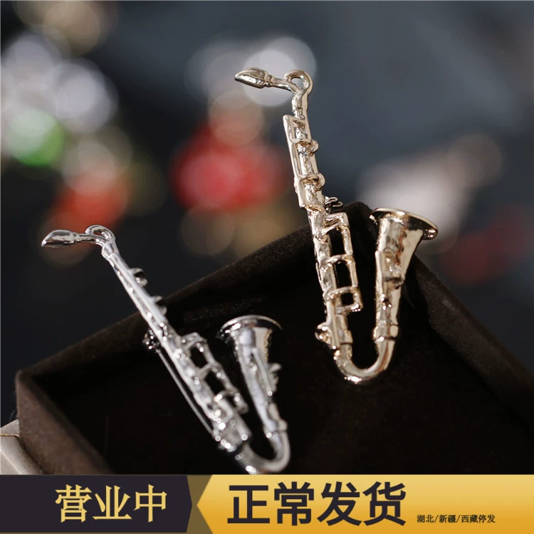 Cá nhân thời trang cụ trâm cài kèn saxophone pin nam phù hợp với phụ kiện áo len nữ áo len nút lớn pin - Trâm cài