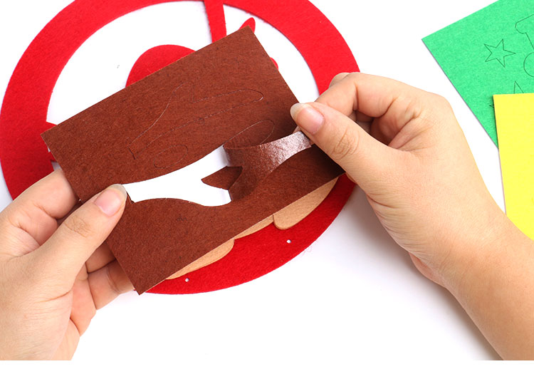 Giáng sinh sáng tạo không dệt trang trí vòng hoa mẫu giáo DIY vật liệu thủ công gói quà tặng trẻ em Giáng sinh đồ chơi siêu nhân