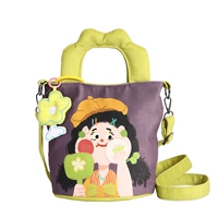 Шляпа девушка [с висящим украшением]