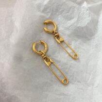Retro Betropin Earrings Lukewarm Wind Minima About the Atmosphere Back to the Atmospheric Back Shaped Needle Earrings Senior Expats LITTLE EARTHY