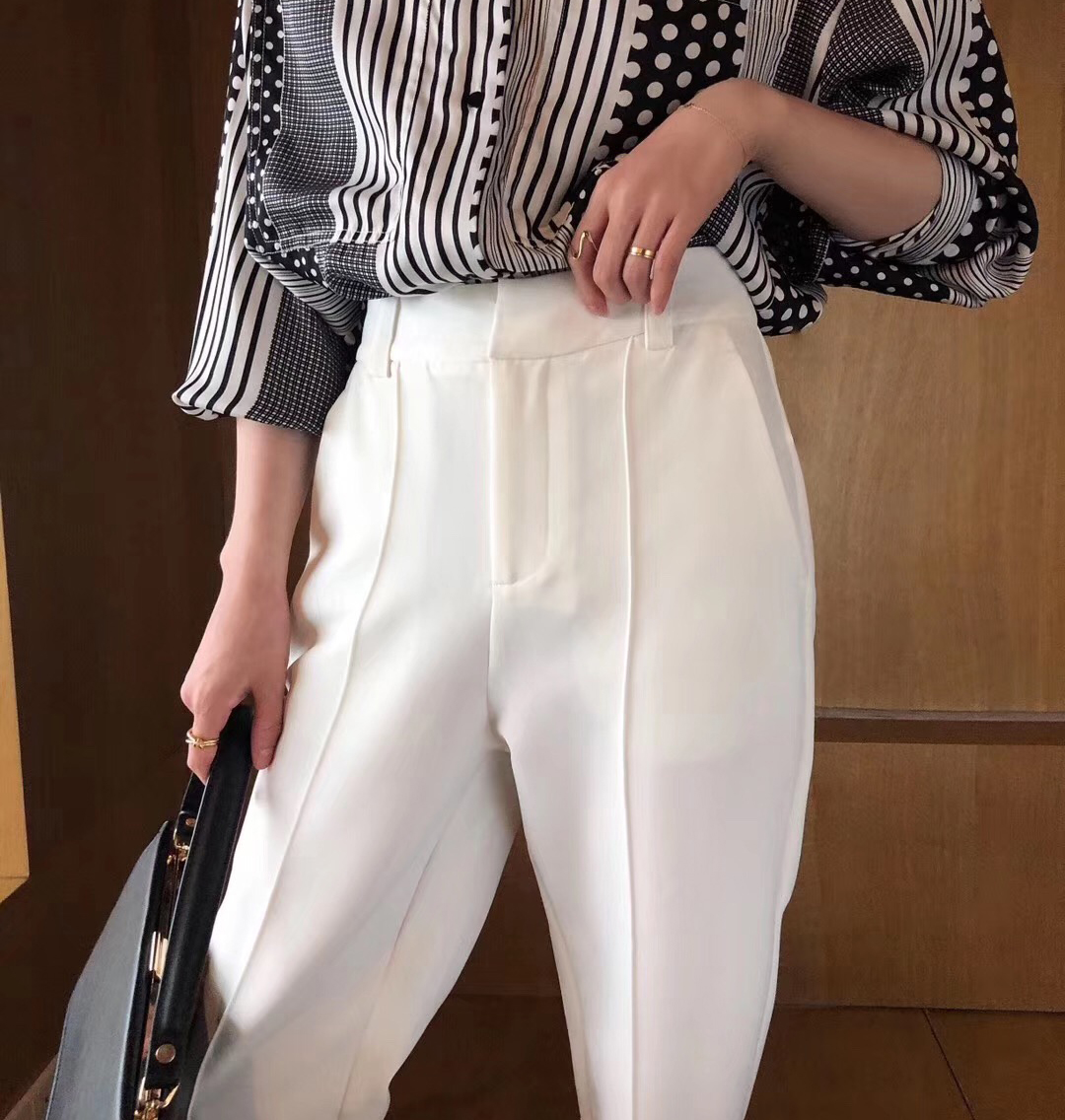 Hangzhou Taobao Photography Studio Clothing Shooting Headless Pants Shooting Amoy Girl Net Red Wind Shooting