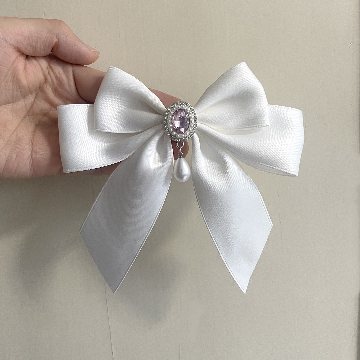 Luxury pink rhinestone bow tie, Korean style, white bow brooch, preppy style collar pin, high-end accessory.