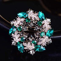 Retro Baroque Mini Wreath Fashion Elegant Small Pin Creative Cute Clothing Accessories Corsage Brooch Women
