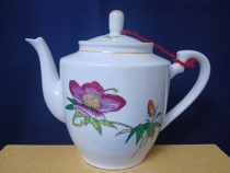 Jingdezhen hand-drawn flower pattern porcelain teapot nostalgia folk ancient antique object collection