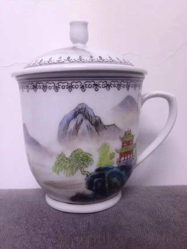 Cultural Revolution period Jingdezhen hand-painted landscape porcelain teacup Nostalgic folk antiques Old objects Promotional props collection