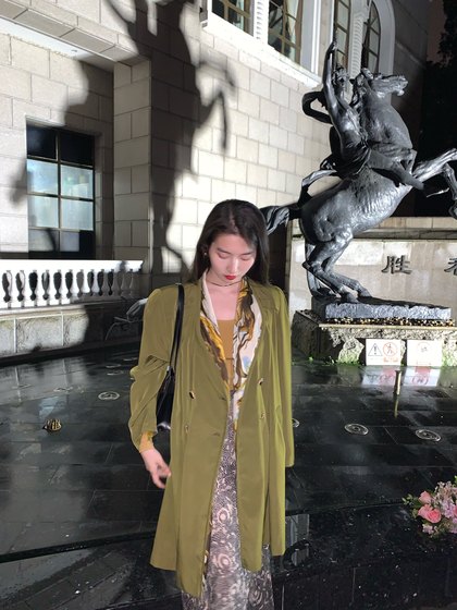 Zhao Youzhen French retro vintage style army green lapel printed mid-length loose windbreaker jacket for women