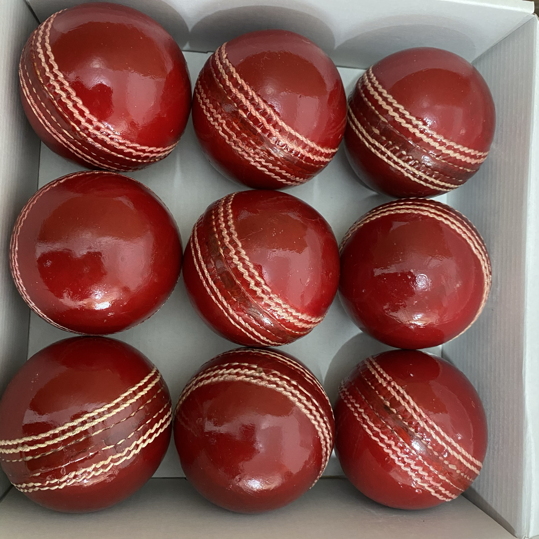 特別オファークリケット木製ボールレッドピュアレザー木製ハートクリケットトレーニングゲームアウトドアスポーツボール
