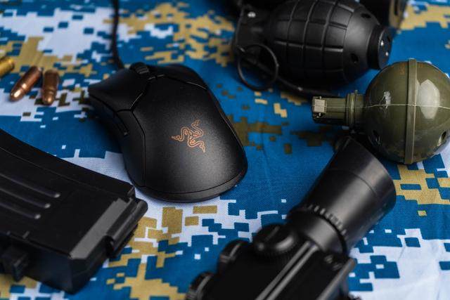 爱打扮,他他商城 手臂流操作太累69蛇毒蝰助你一臂之力