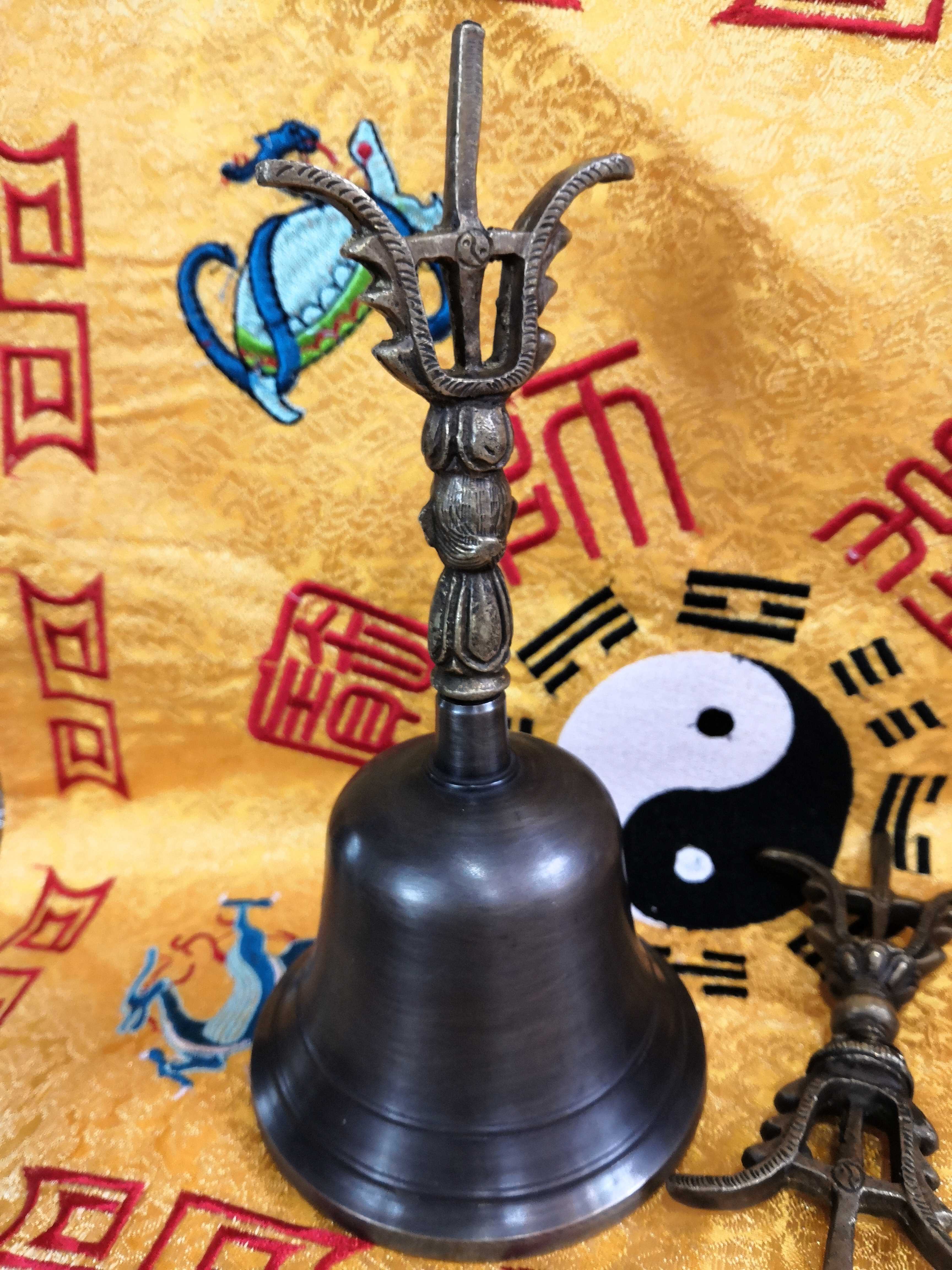 Taoist Dharma Instrument Nepalese Sanqing Copper Bell with Three-pronged Hand Technique Instrument The sound is crisp and long