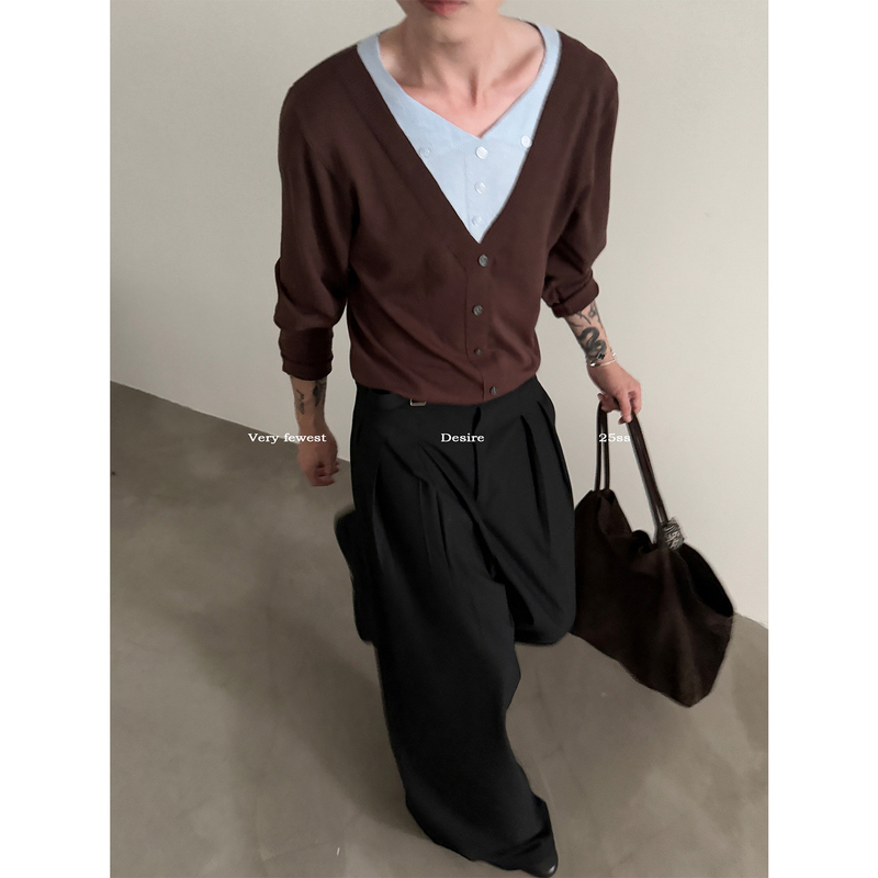 Very Fewest Atmospheric V-Neck Fake Two-Piece Long-Sleeved Knitwear, Neutral and Lazy Style Short Pullover Sweater