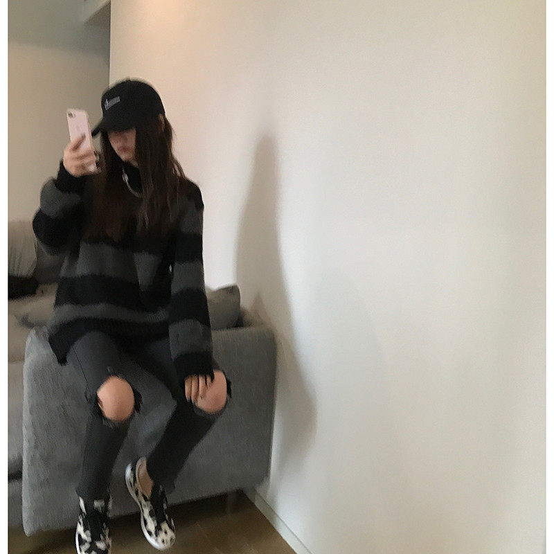 Wang girl's shop striped sweater 2022 new spring and autumn round neck pullover Korean version loose and lazy style top