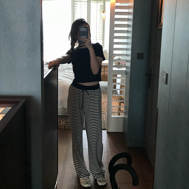 Wang Girl's Shop Black and White Striped Wide Leg Pants 2024 Spring and Summer Thin High Waist Straight Drape Casual Knitted Shorts