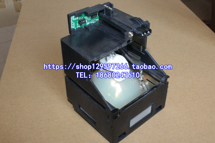 Voschi cho bóng đèn máy chiếu Panasonic ET-LAE12C / SLX12KC / SLX12K / NSHA380SA - Phụ kiện máy chiếu giá treo máy chiếu 1m2