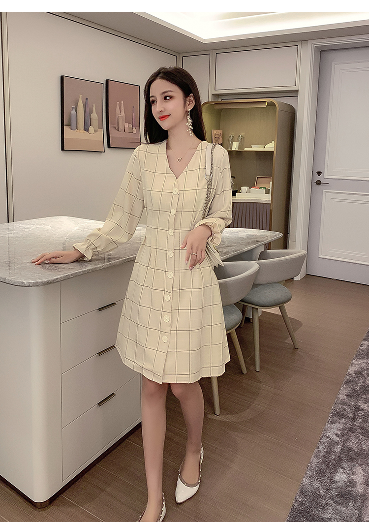 VK旗艦店 韓系荷葉袖單排扣收腰V領格紋長袖洋裝