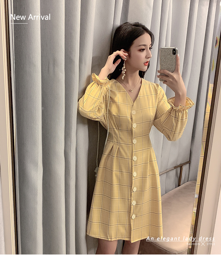 VK旗艦店 韓系荷葉袖單排扣收腰V領格紋長袖洋裝