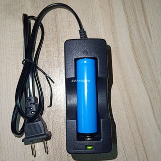 18650 Lithium battery charger with cable holder to charge strong light flashlight lithium battery special charger when it is fully charged