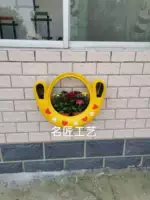 Светлая цветочная корзина с шампанским цветом