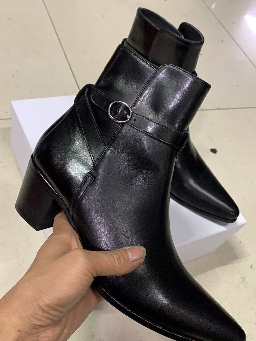 2024 가을 겨울 새로운 지적 발가락 유럽과 미국의 짧은 부츠 하이힐 1 층 소 가죽 맞춤형 패션 버클 남성용 첼시 부츠