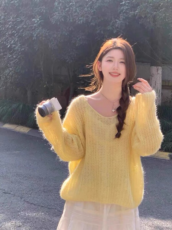 2026 Spring New Cream Yellow Hollow-Out Seahorse Knit Sweater Cardigan for Women, Loose Casual Slimming Chic Off-Shoulder Top