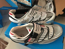 Japanese national brand road mountain bike riding shoes bicycle lock shoes R240 road white spot only 39 yards