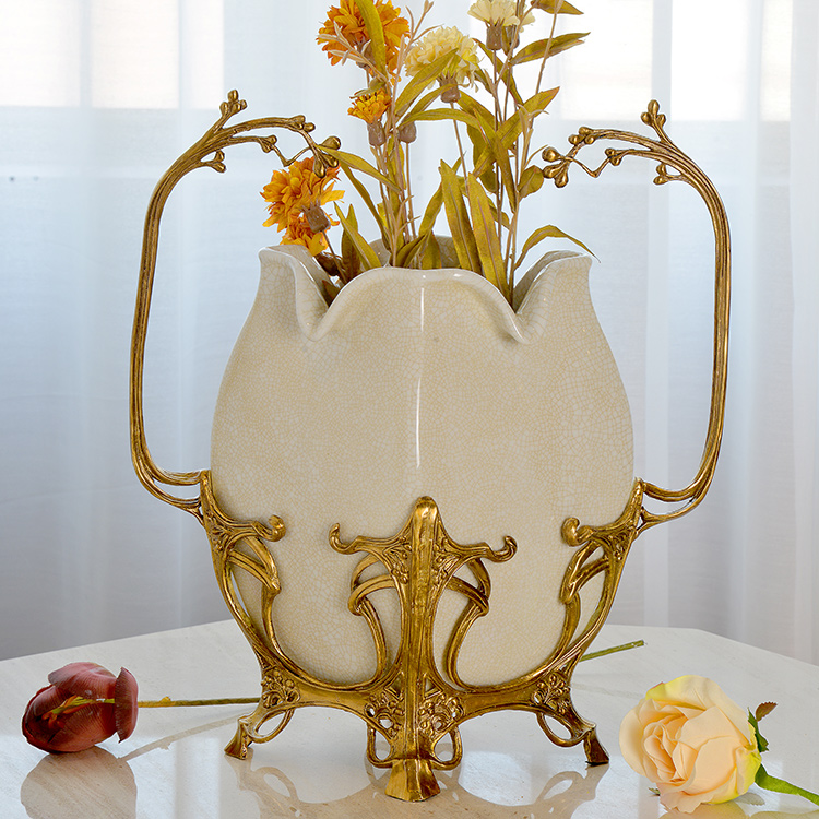 American European style creative high-end warm dining room dining table Ceramic with copper flower arrangement bottle Home decoration decoration decoration