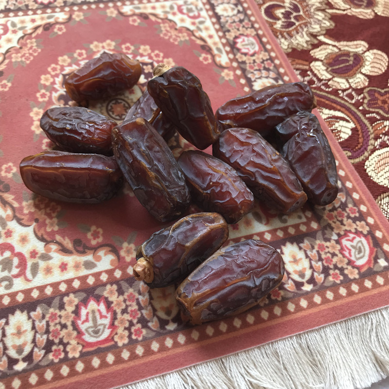 Large Coconut Dates Coconut Dates 500g Dubai UAE Iraq Free to wash Xinjiang terrafic gold Jedates Black Coconut Dates