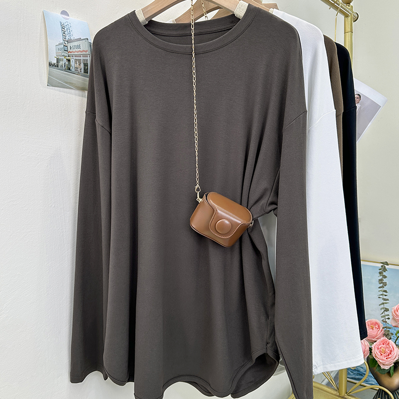 シャークパンツと合わせて肉をカバーし、細く見える長袖Tシャツ、2025年秋冬新作ゆったり大きめサイズミディアムロングボトムシャツレディース