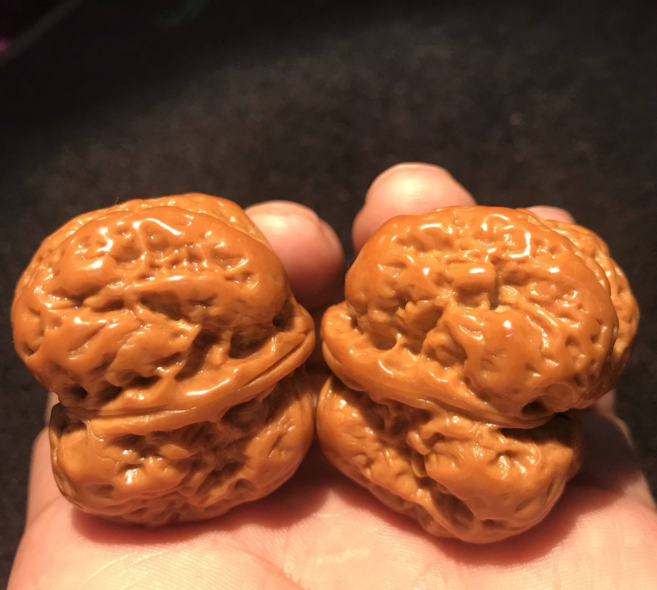 Text Playing Walnut handstring Play in Full Star Wild Four House Mega Pair Tiger Head Lions Head Collection Class