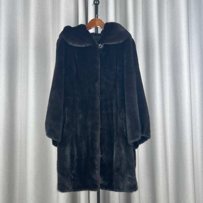 Z94 Pure Black Mid-Length Hooded Velvet Imported Whole Mink Coat with Short Pile, Thick and High-Quality Mink Fur Jacket Z94 Pure Black Mid-Length Hooded Velvet Imported Whole Mink Coat with Short Pile, Thick and High-Quality Mink Fur Jacket
