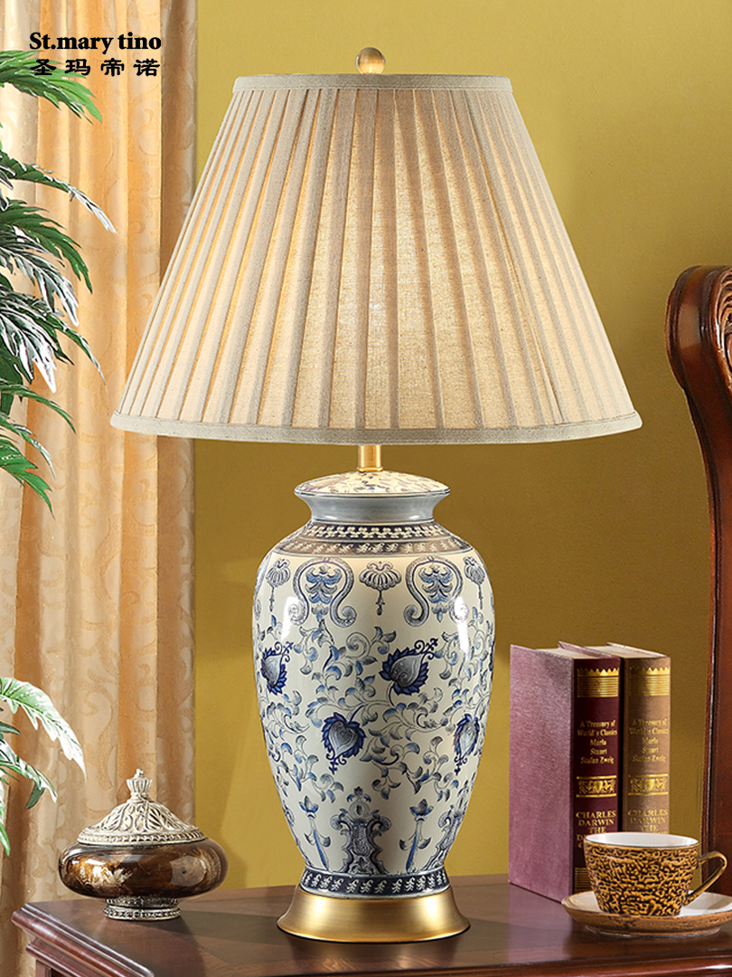 Shengma atmospheric Qinghua porcelain new Chinese lamp Bedroom living room study Jingdezhen ceramic lamp neoclassical blue