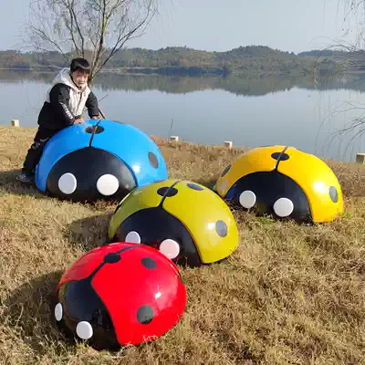 Glass fiber cartoon Beetle sculpture outdoor large simulation seven-star ladybug garden lawn insect decoration sketch
