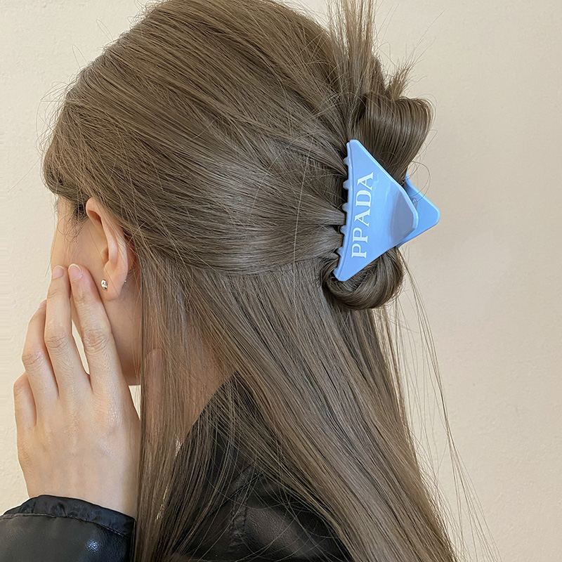 精致发饰背后的森系美学：醋酸材质发夹的魅力