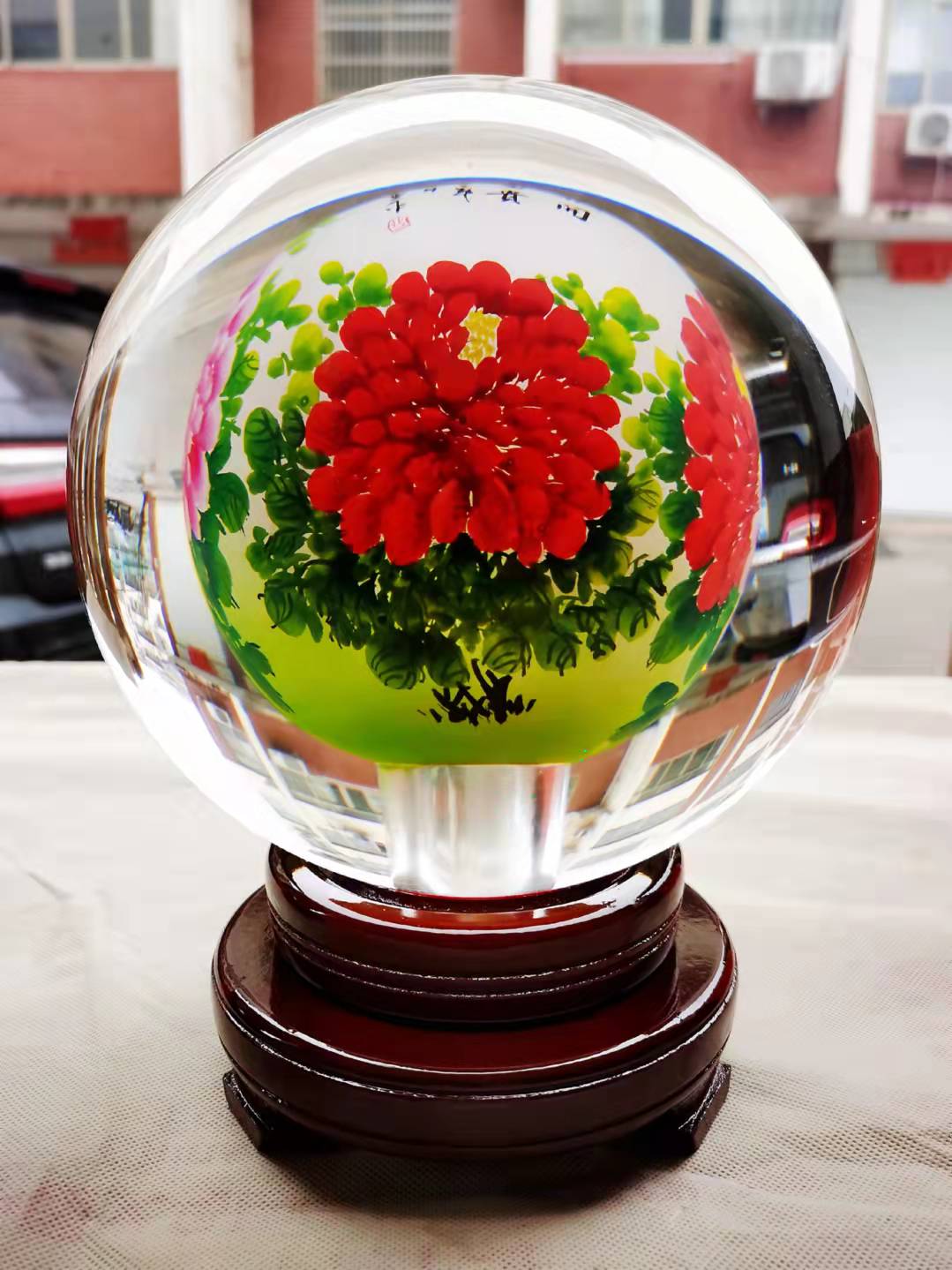 Crystal inner painting ball peony flower welcome Songma to success, smooth sailing every year, fish home office decoration