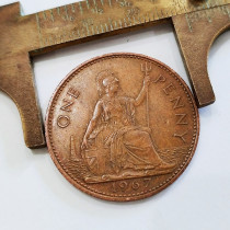 Foreign coin 9 Pintured photos L See the resulting UK One pence chocolate bag berries 1967 European coins