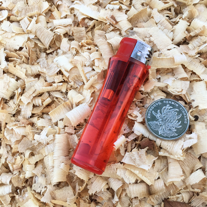 Camphor wood sawdust shavings coarse planing wood chips moisture-proof insect moth paving wooden floor sandbag shoveling officer pet dehumidification