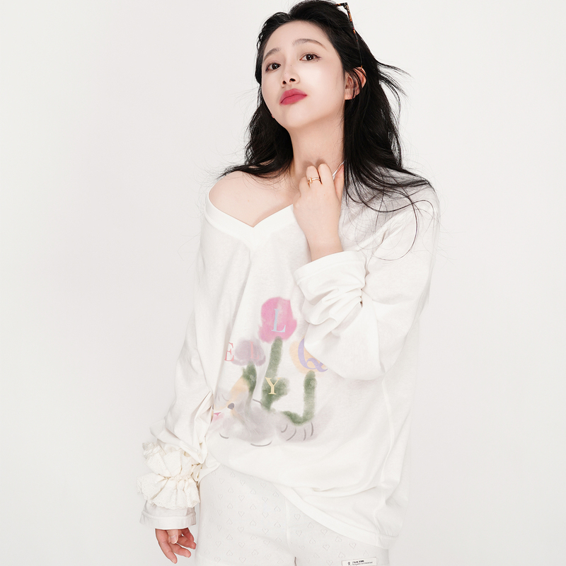 Jelly Q Design Original Fun Cat Print Breathable Long-Sleeved T-Shirt Women's White Loose Sun Protection Cover-Up Top