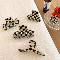Black and white chessboard grappler with haircut rear brain spoon disc hair large shark nip female net red temperamental hairpin hairpin hairpin
