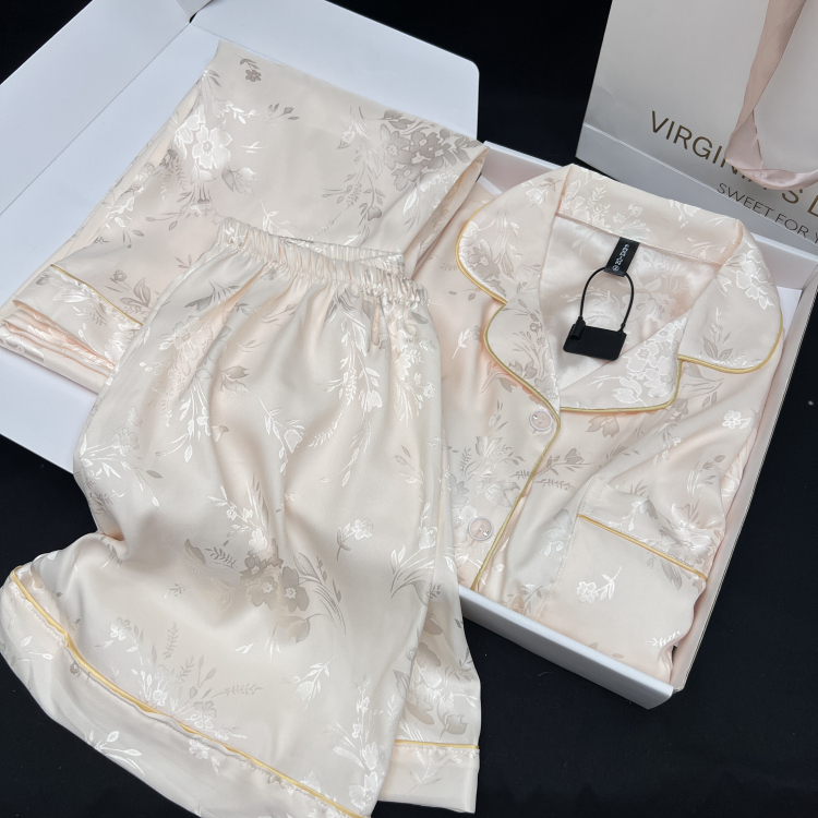 Chinese Style Vintage Pajamas for Women, Ice Silk Short-Sleeved Three-Piece Set, New Spring and Summer Thin Style, High-End Home Wear with Chest Pads