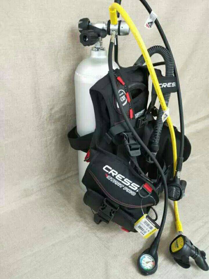 Italian cressi diving set Gas cylinder Pressure watch BCD backup suction suction device one or two stage adjuster