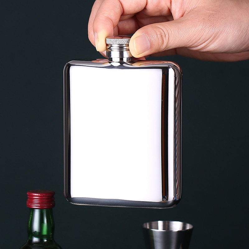 304 stainless steel men's carry-on hip flask outdoor carrying wine bottle portable Russian U-shaped thickened lettering customization